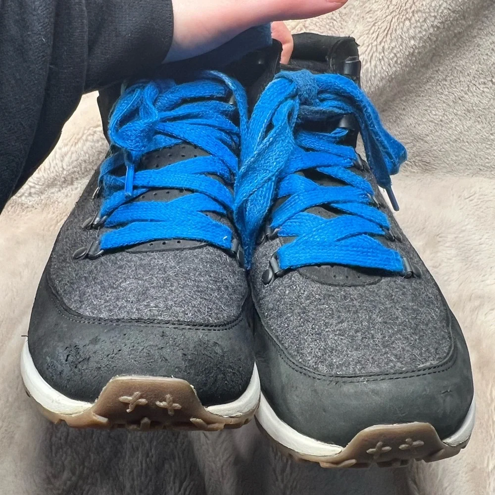 Merrell Women's Ashford Classic Chukka boots Size 9